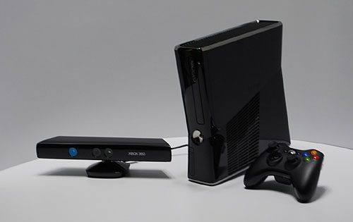 Microsoft Kinect вместе с игровой приставкой Microsoft Xbox 360